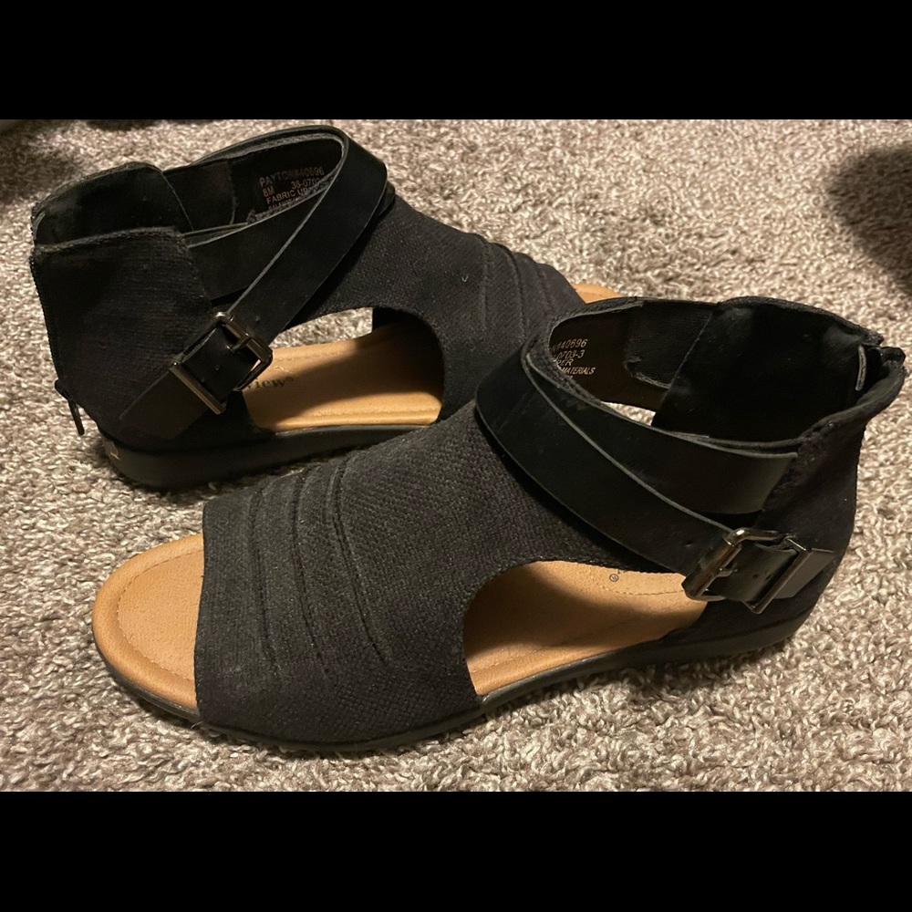Women’s size 8 black sandals. Back zipper. Brand: Comfort View